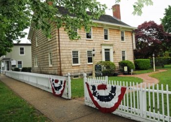 East Hampton Holds Memorial Day Parade
