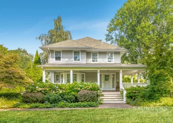 Foursquare Homes in the Hamptons, Provenance & Preservation