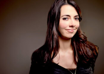 Star Comedian Carmen Lynch to Launch Sticks and Stones Comedy Club