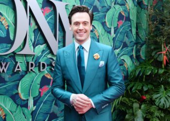 Actor Erich Bergen Discusses “Dial M for Murder” at Bay Street Theater