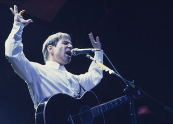 In Restless Dreams: The Music of Paul Simon Will Premiere at the Hamptons International Film Festival