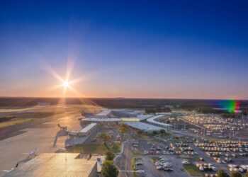 Land in the Hamptons at MacArthur Airport, “Like Your Own Private Airport”