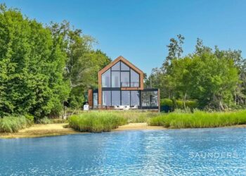 Naiztat + Ham Architects: Redefining Luxury Living at 142 Towd Point Road