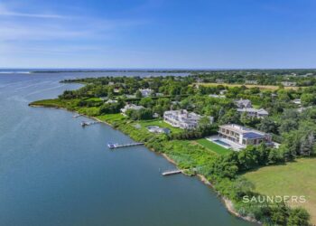 A Symphony of Light and Water: The Artful Elegance of 199 Georgian Lane