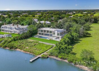 A Symphony of Light and Water: The Artful Elegance of 199 Georgian Lane