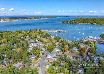 Shelter Island Charming Classic Heights Traditional