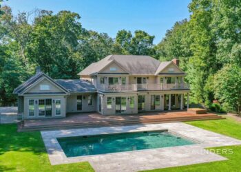 Stunning 5-Bedroom Home on 3 Acres in Sag Harbor