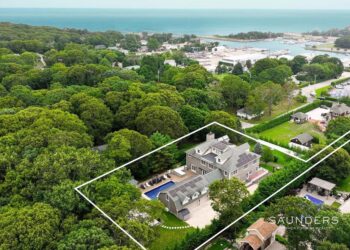 Hampton Bays Contemporary with Pool and Pool House