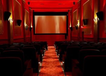 Golden Age Glamour Revived at the Sunset Theater