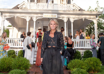 L’AGENCE x Blue & Cream’s Sunset Toast in Sag Harbor