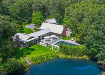 Mid Century Modern on Georgica Pond