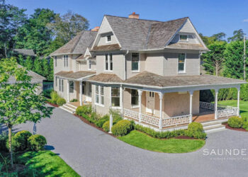 Historic Van Brunt Home In Southampton Village