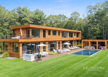 Modern Retreat In East Hampton