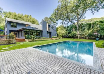 Sleek And Chic In East Hampton
