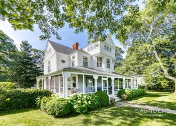 Hamptons Real Estate Market Data – Week of 10/28/2025