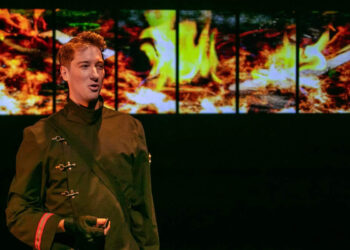 Review: “Fahrenheit 451” Opens to a Standing Ovation at Bay Street Theater