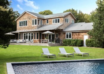 Near Southampton Village With New Pool And Pool House