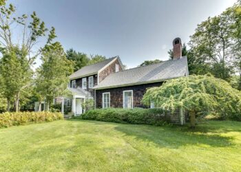 Hamptons Real Estate Market Data – Week of 1/​6/2026