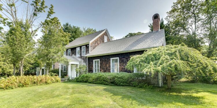 Hamptons Real Estate Market Data – Week of 1/6/2026