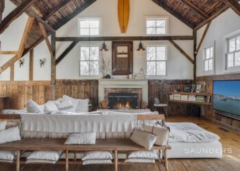Chic Barn Living in Sagaponack