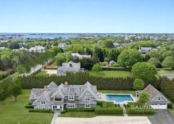Prime Quogue South Village Estate of Distinction