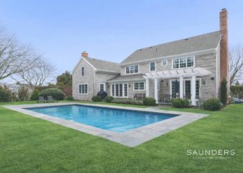 Southampton Village With Pool And Tennis