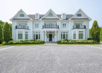 Southampton Estate with Waterviews and Guest Cottage