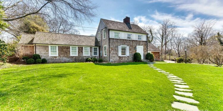 5 Hook Pond Lane: Privacy of a Village Home, Service of The Hedges East Hampton
