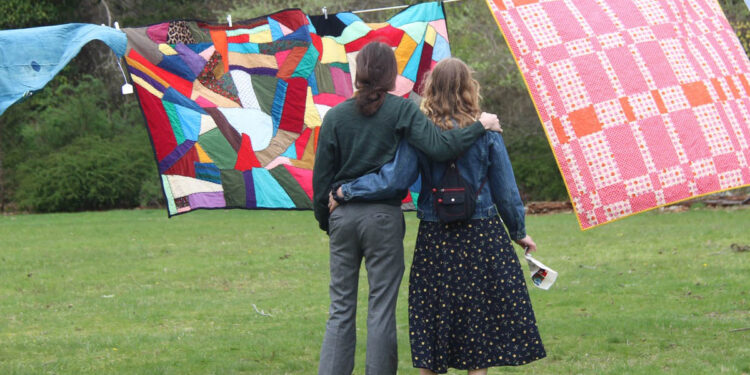 Airing of the Quilts Returns to The Arts Center at Duck Creek