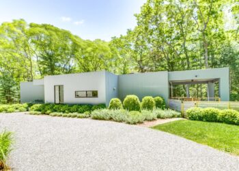 Chic & Stylish East Hampton Home on 3.5 Acres