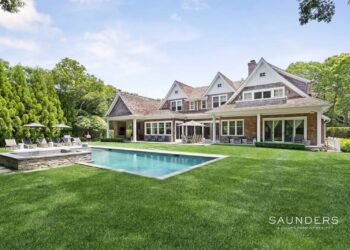 Pristine East Hampton Retreat with 6 Bedrooms, Pool, Spa & Tennis