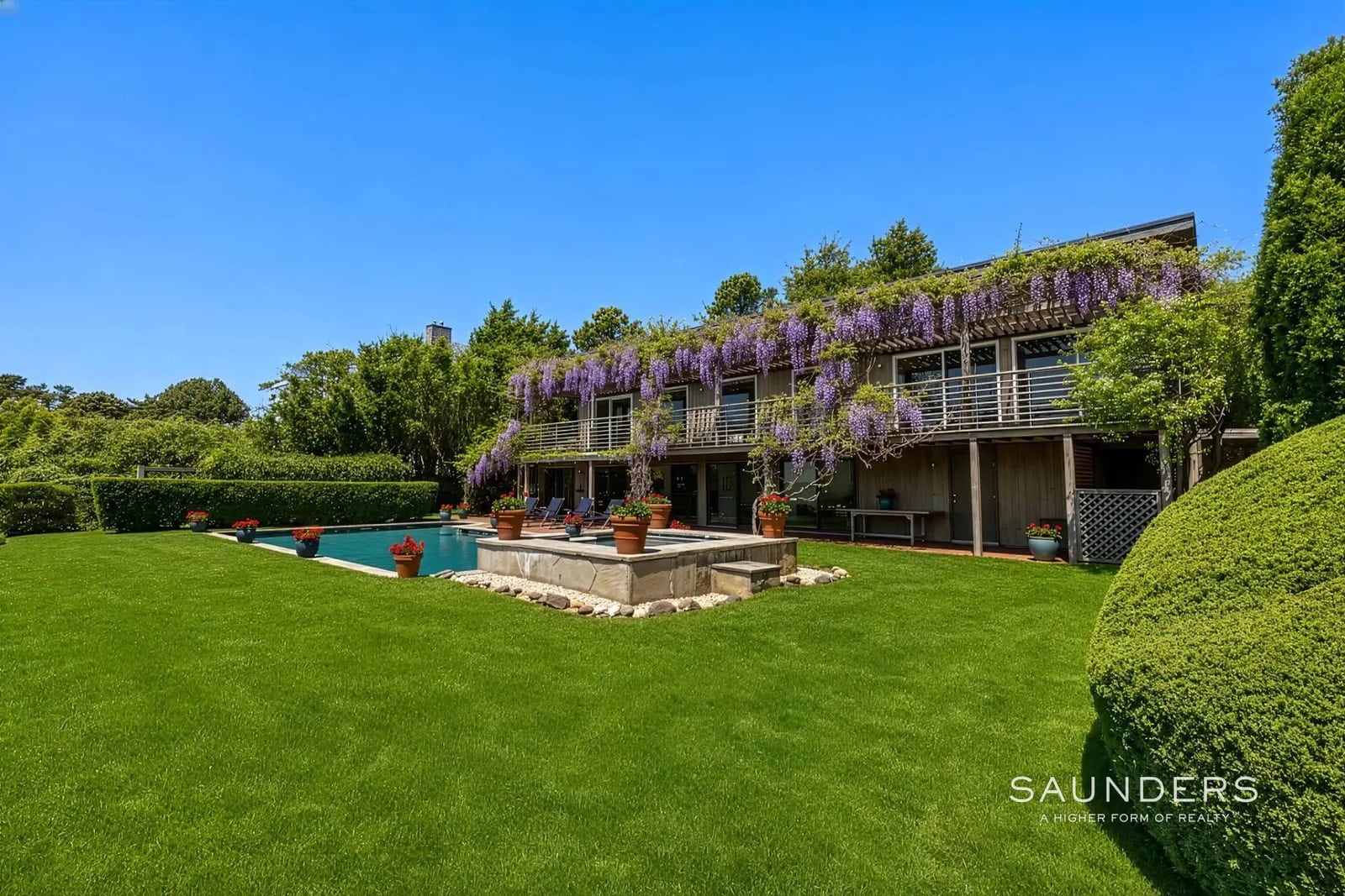 Over the past week, there were 25 Listings that went into contract from Westhampton to Montauk.




Compared to this same week last year (2025), there were 41 Listings that went into contract.

Which is a year over year DECREASE of 39%.