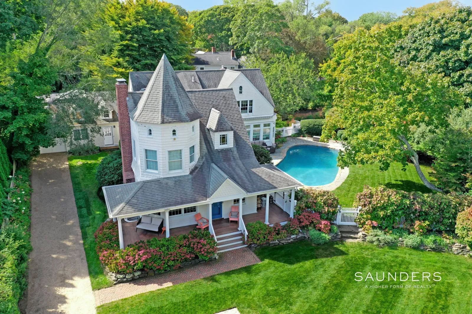 Over the past week, there were 25 Listings that went into contract from Westhampton to Montauk.




Compared to this same week last year (2025), there were 25 Listings that went into contract, which is NO CHANGE, year over year.




This same week in 2024, there were 30 Listings that went into contract.

Compared to this past week, there was a DECREASE of 17%.