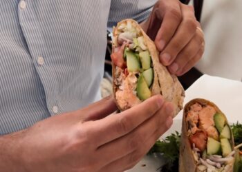 Review: Bobby Vans Bridgehampton, Big Sandwiches and Classic Favorites